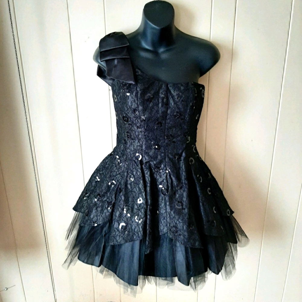 🎉2X HOST PICK🎉One Shoulder Dress Size 3/4